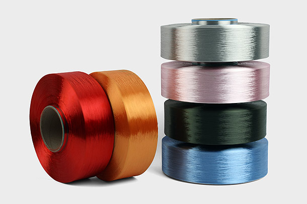 Hvordan påvirker denier-antallet av polyester FDY-garn deres allsidighet og anvendelser i tekstilindustrien?